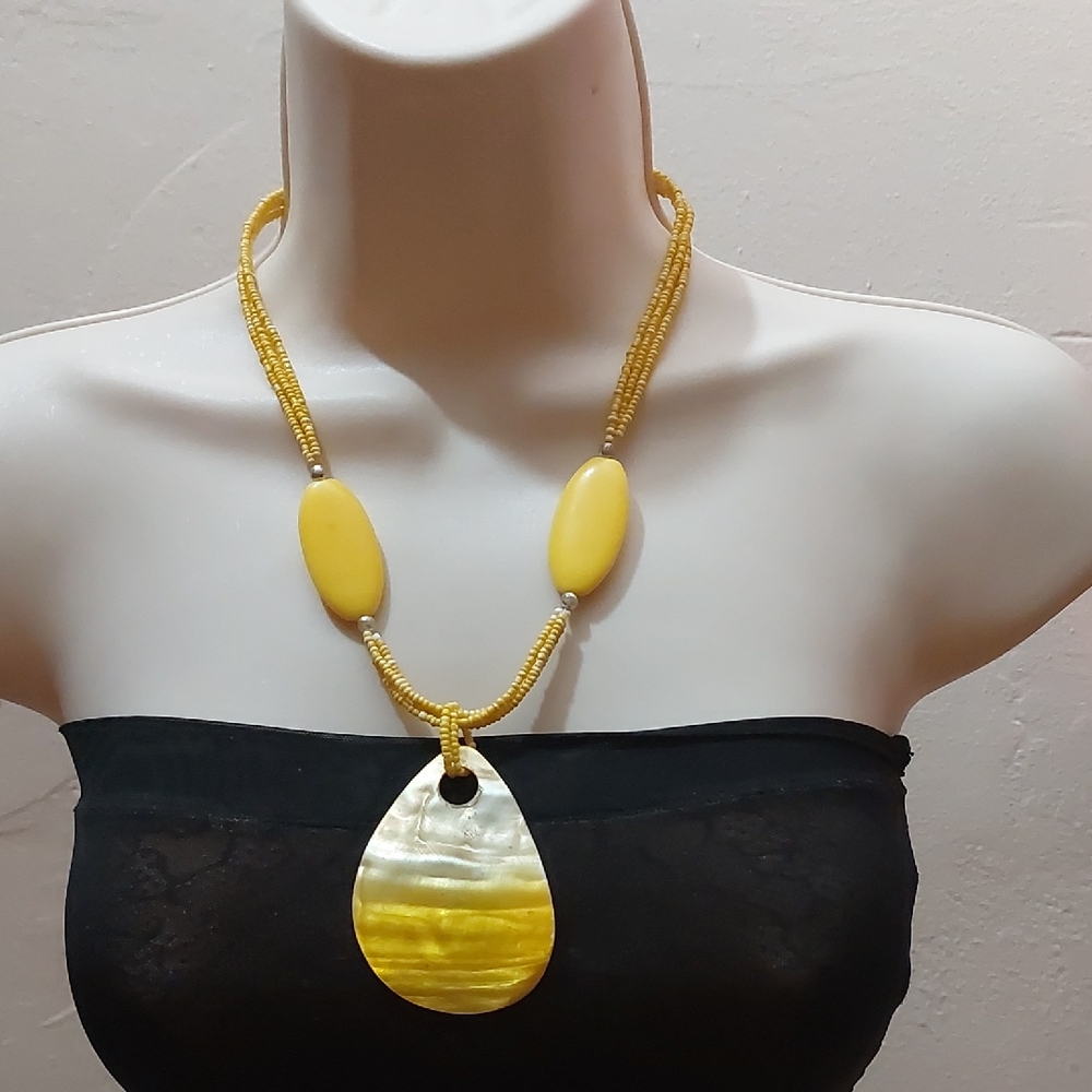 Summer Vibes Iridescent Yellow MOP Shell Pendant Beaded Necklace